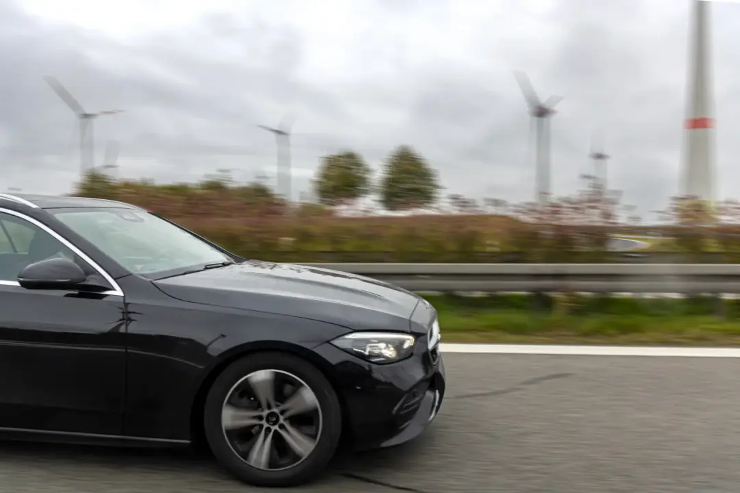 Dual Controls in Hybrid Cars